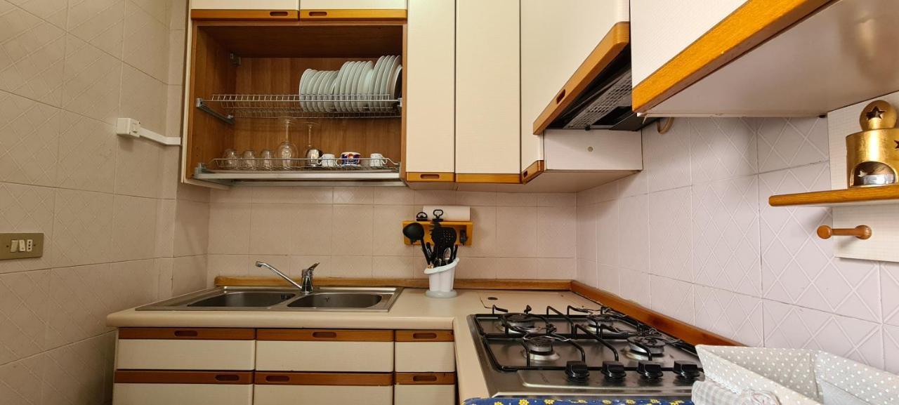Em Holiday Apartment2 クアルトゥ・サンテーレナ エクステリア 写真